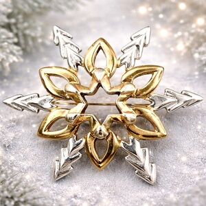 VINTAGE BROOCH SNOWFLAKE DESIGNER NAPIER RETRO COLLECTIBLE PIN 1.5"